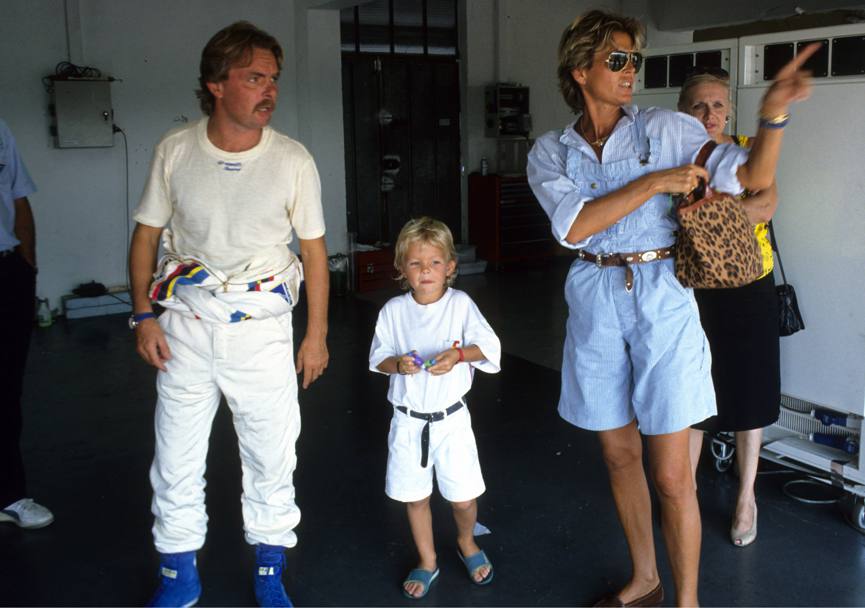 Agosto 1990, Nico bambino con il padre Keke e la mamma Sina (Colombo)